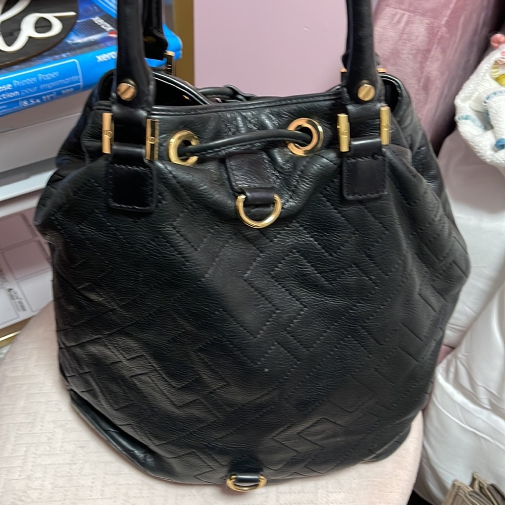 TORY BURCH LEATHER BUCKET BAG - Picture 3 of 6